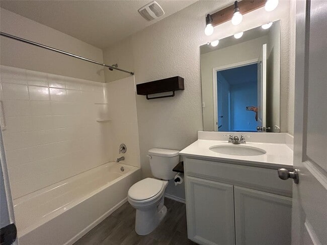 Building Photo - 249 La Dera Dr