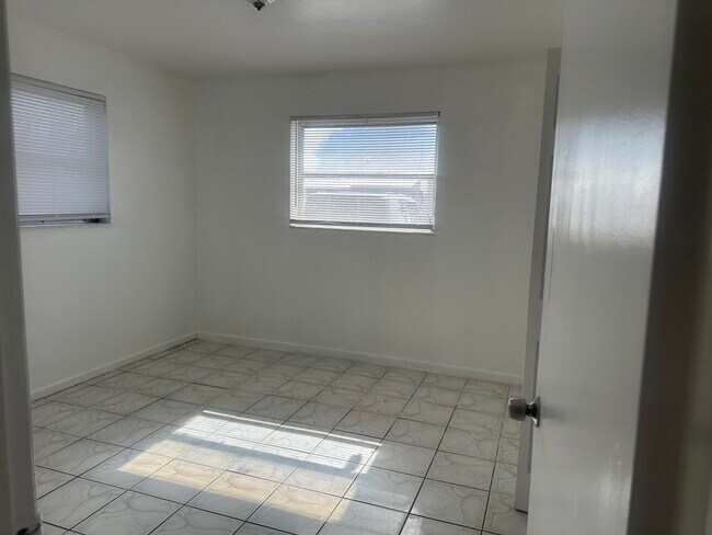 Building Photo - 4120 NW 39th Ave