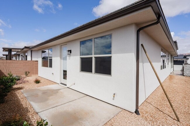 Building Photo - Beautiful New 3 Bedroom Home in Brio
