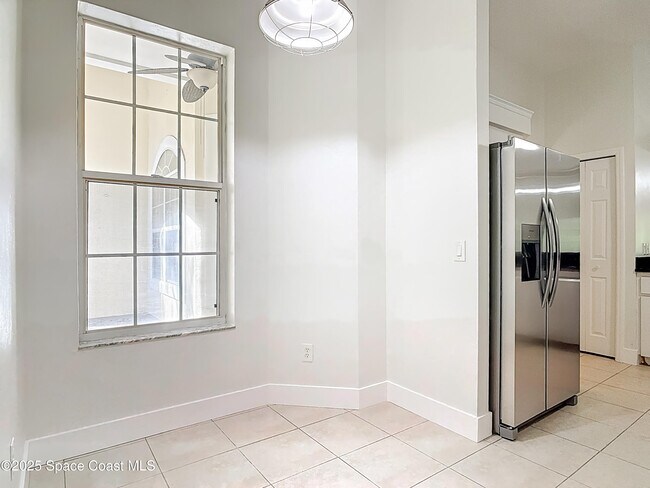 Building Photo - 1184 Athlone Way