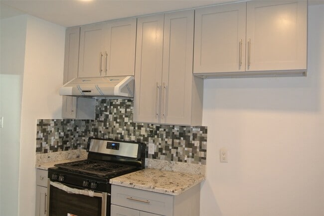 Building Photo - 7911 Greenbush St