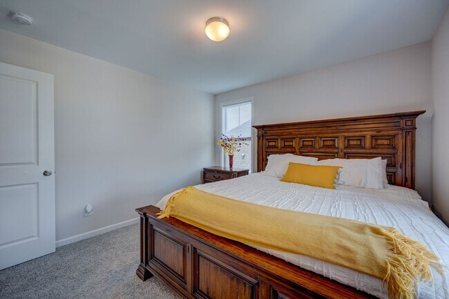 Building Photo - Luxurious 3 bedrooms 2.5 bath home in Nort...