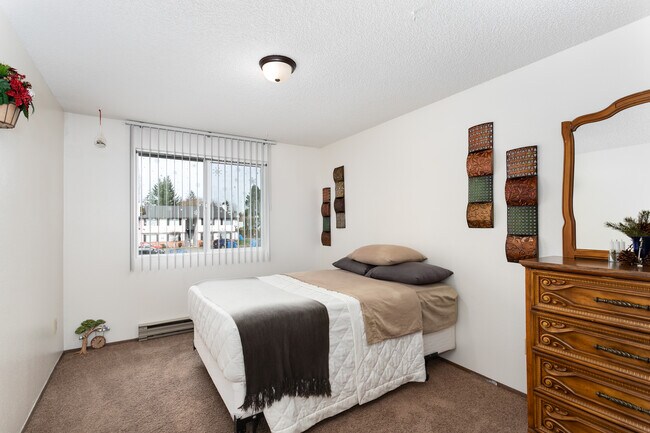 Building Photo - 3846 D Pl SE