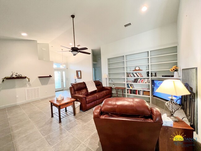 Building Photo - Custom home in the heart of Fort Walton Be...