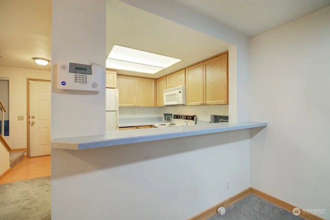 Building Photo - 2 Week Move In Special - Beautiful Edmonds...