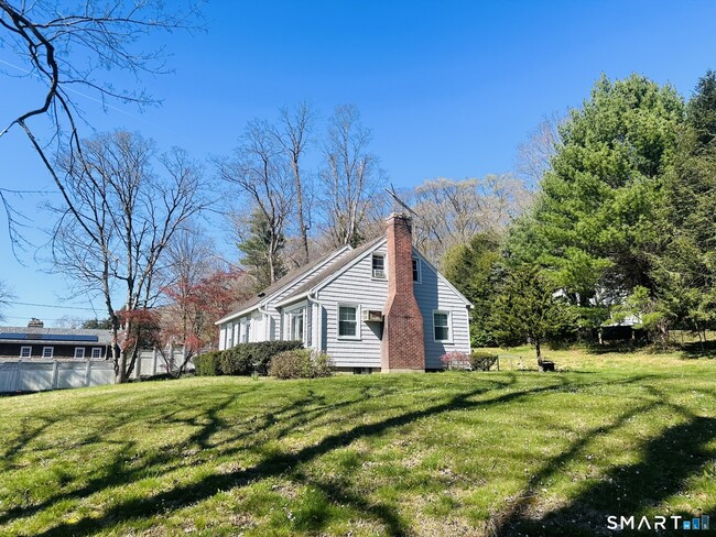 Building Photo - 37 Weed St