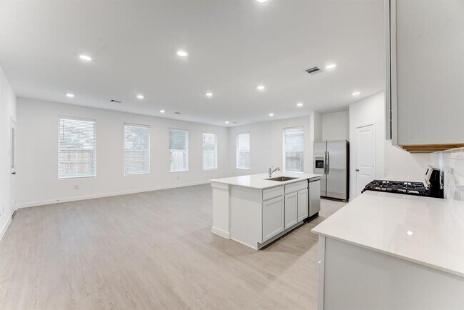 Building Photo - 16542 Texas Palmetto Wy