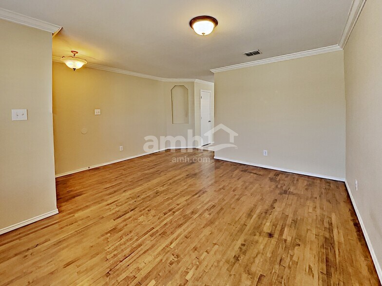 Building Photo - 24727 Maple Crest
