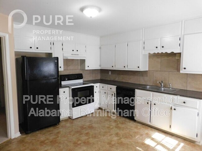 Building Photo - 117 22nd Ave NE