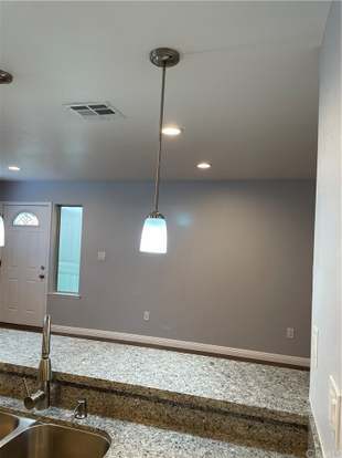 Building Photo - 139 Sinclair Ave