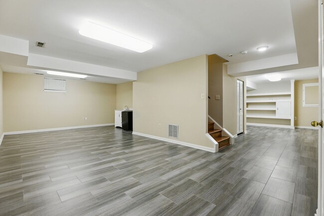 Building Photo - 14720 Peachwood Dr