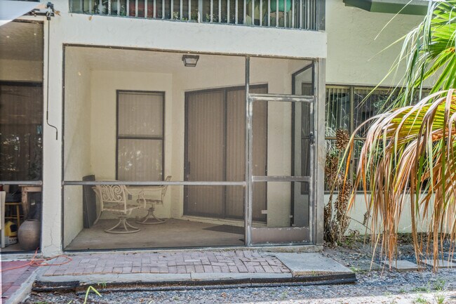 Building Photo - 5280 SE Seascape Way