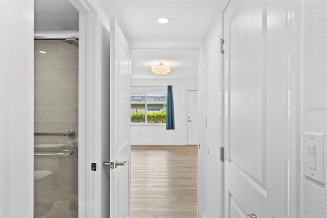 Building Photo - 4920 Locust St NE