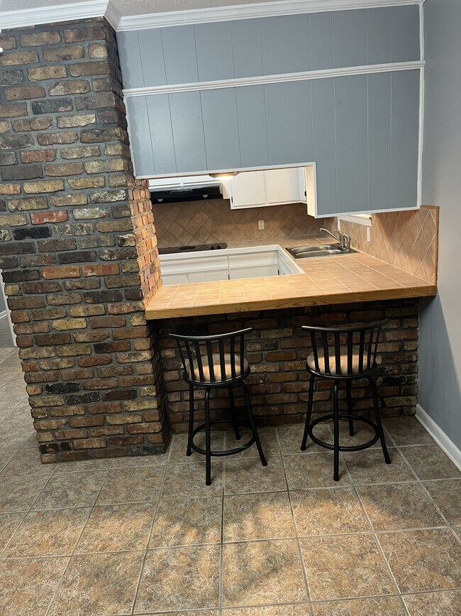 Building Photo - 2501 Havard Rd