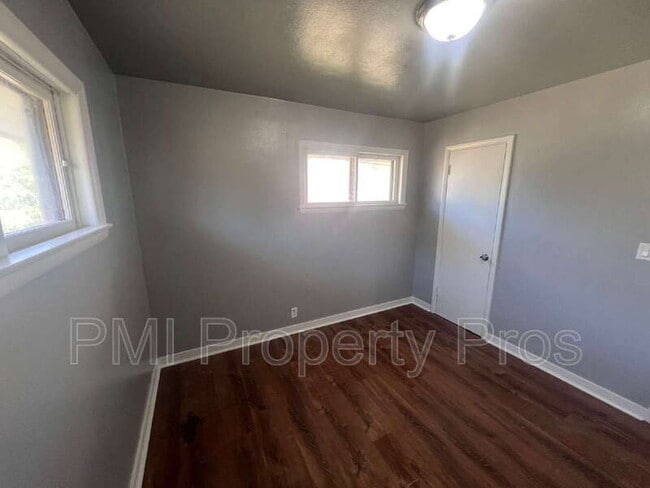 Building Photo - 5650 N 61st St