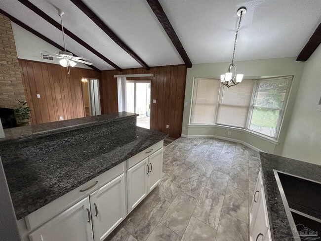 Building Photo - 4665 Balmoral Dr