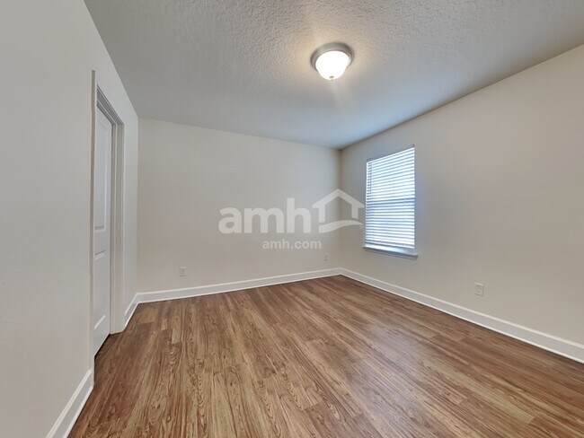 Building Photo - 8498 Highfield Ave