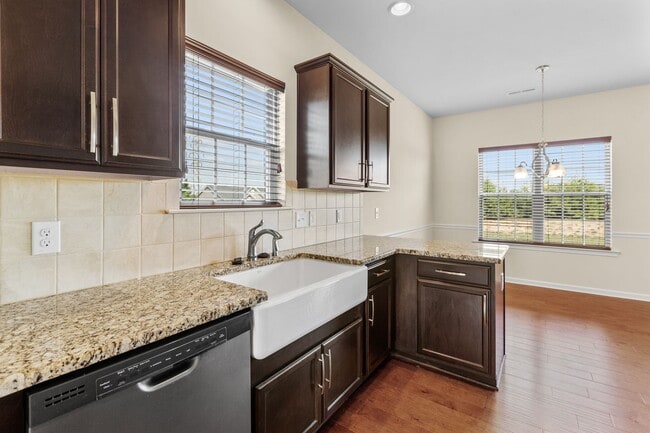 Building Photo - Beautiful 3-Bedroom Home with Fireplace an...