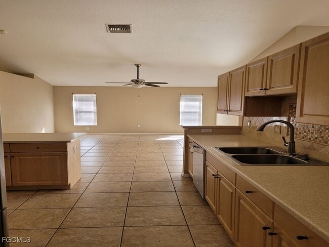 Building Photo - 4145 SW 9th Ave