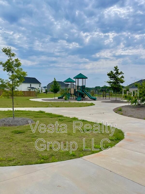 Building Photo - 909 Teabiscuit Wy