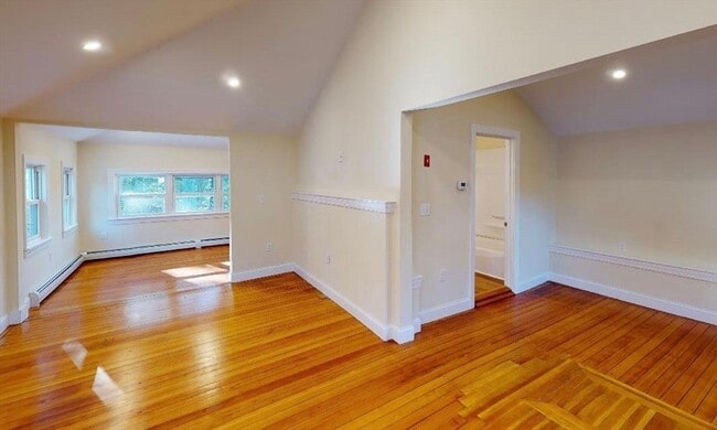 Building Photo - 17 Lyndale Ave