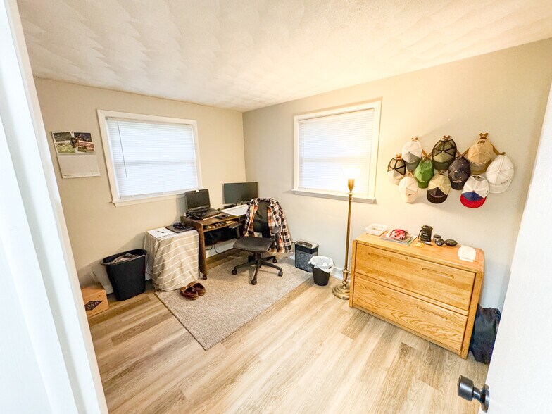 Building Photo - 615 W Timothy Dr