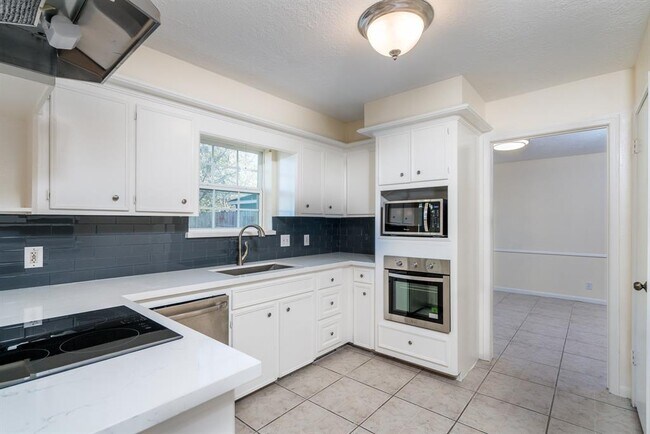 Building Photo - 14930 Walters Rd
