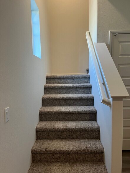 Building Photo - 28019 Oakdale Dr