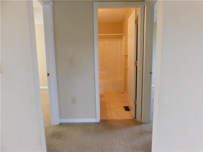 Building Photo - 476 Rosebud Cir