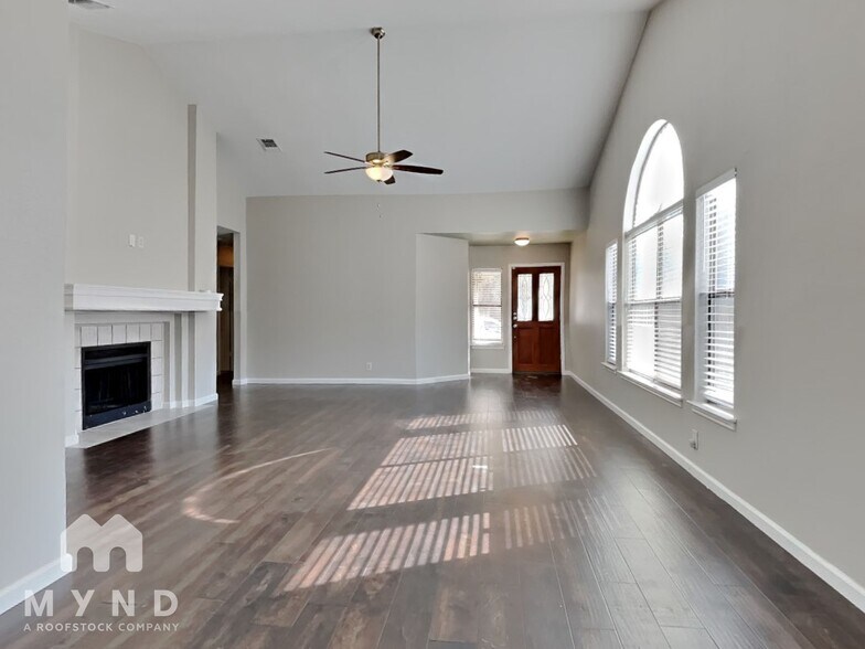 Building Photo - 3403 Shallow Grove