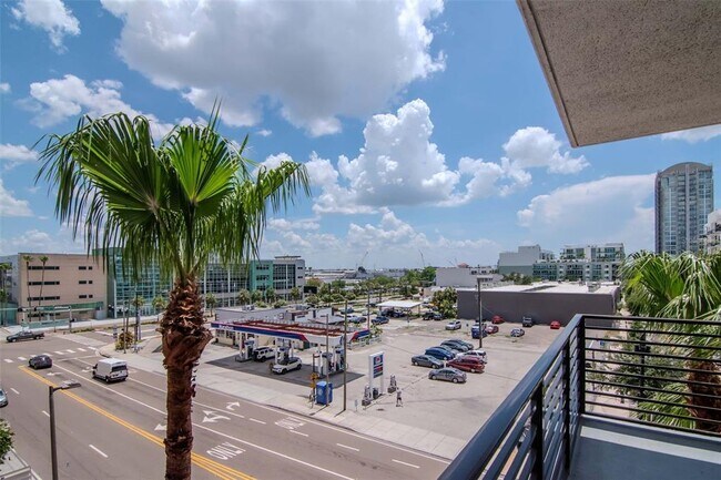 Building Photo - 1208 E Kennedy Blvd