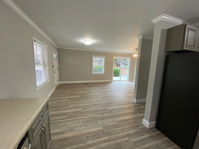 Building Photo - West AVL - Remodeled and Ready!