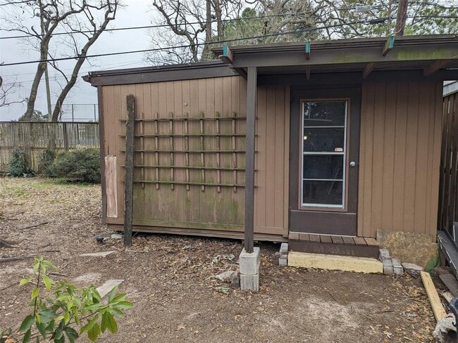 Building Photo - 6441 Sharpview Dr