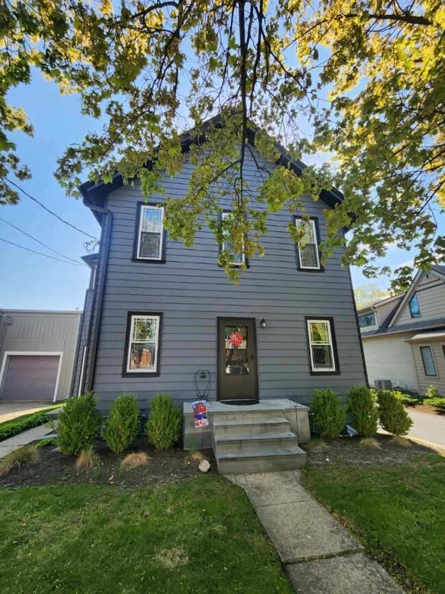 Primary Photo - 51 Seymour Ave