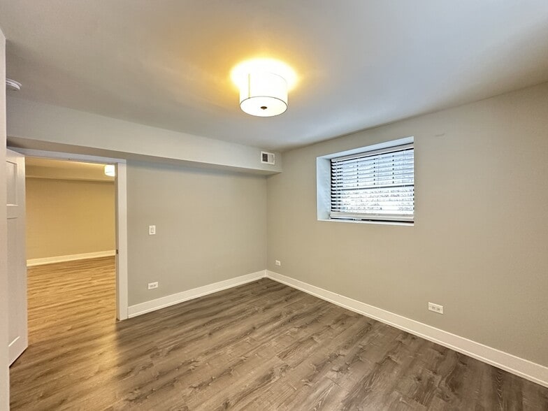 Building Photo - 913 Maple Ave