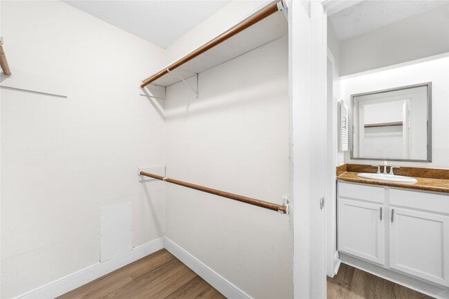 Building Photo - 1815 Millbury Dr