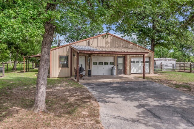 Building Photo - Extensively renovated 4bed,2bath farmhouse on 17 acres!!