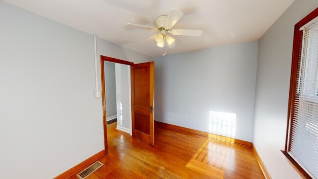 Building Photo - 1040 E Gates St