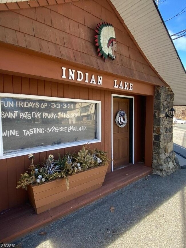 Building Photo - 40 W Shore Rd