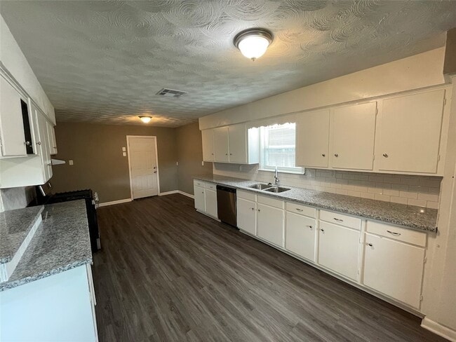 Building Photo - 2526 Jackson