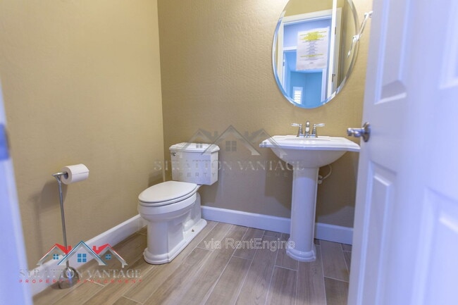 Building Photo - 5908 E Bramble Berry Ln