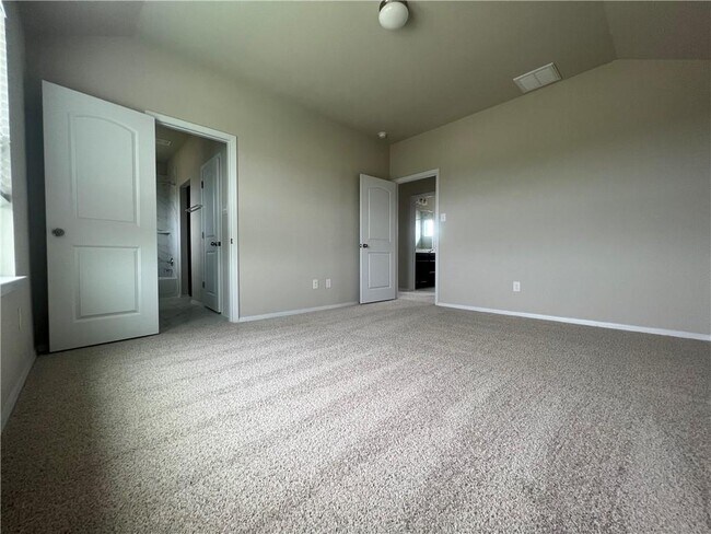 Building Photo - 5600 Respinto Dr