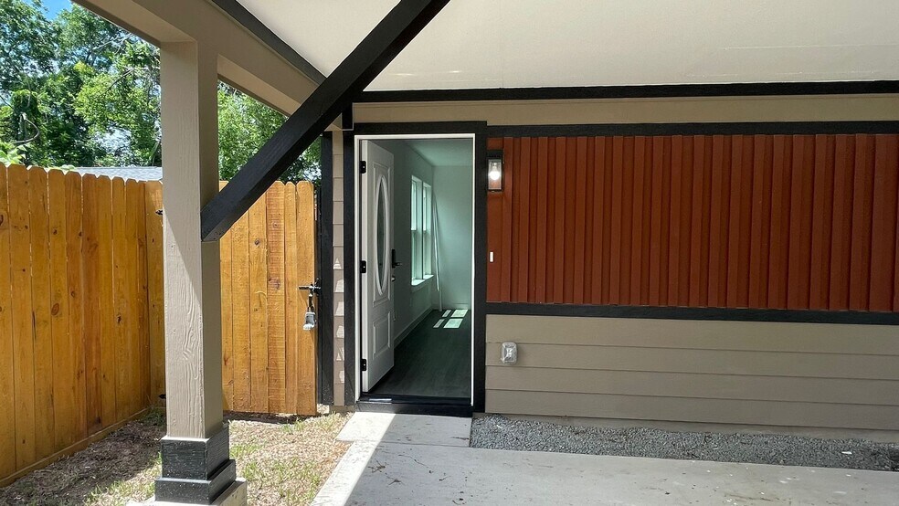 Building Photo - 2322 Wavell St