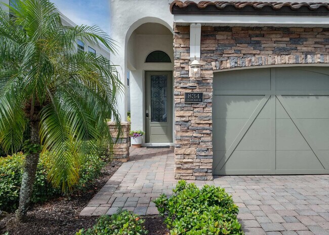 Building Photo - 834 Golden Bear Dr