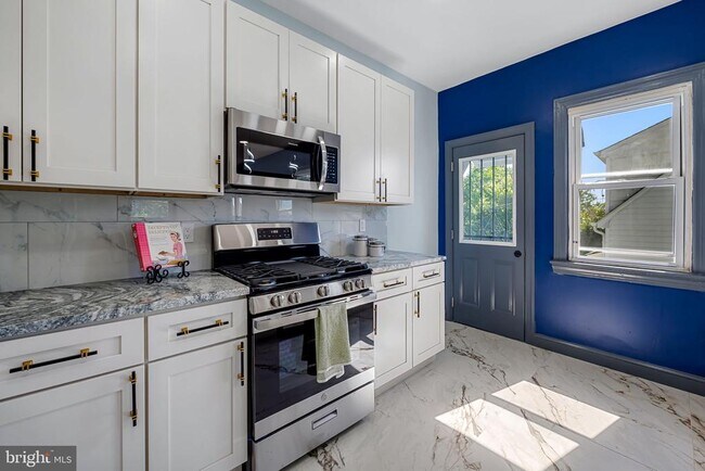 Building Photo - 3714 W Cold Spring Ln