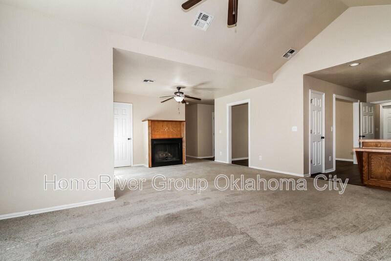 Building Photo - 2521 Ridgewood Dr