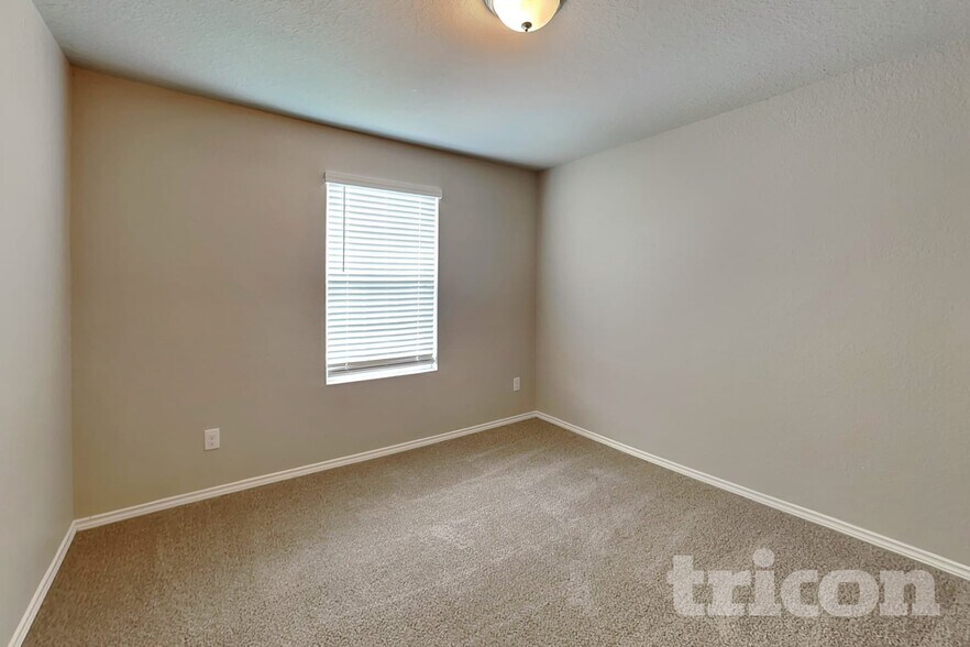Building Photo - 421 Moonvine Way