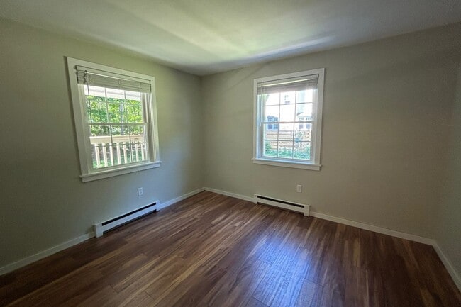 Building Photo - 10 Falls River Cir