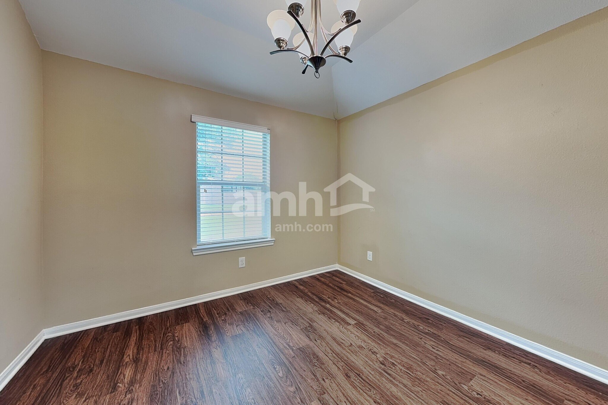 Building Photo - 28606 Lockeridge Farms Dr
