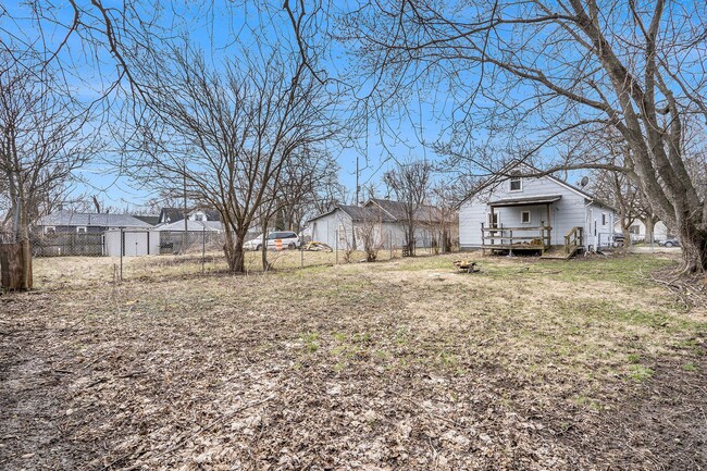 Building Photo - Fantastic, large remodeled 3-bed/1-bath ranch, unfinished basement & partially enclosed yard